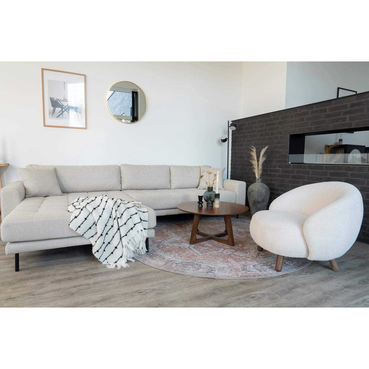 Savona Loungestol - Loungestol, Kunstig Lammeskind, Hvid Med Valnød Farvede Ben, Hn1094 ⎮ 5713917018246 ⎮ 1101185