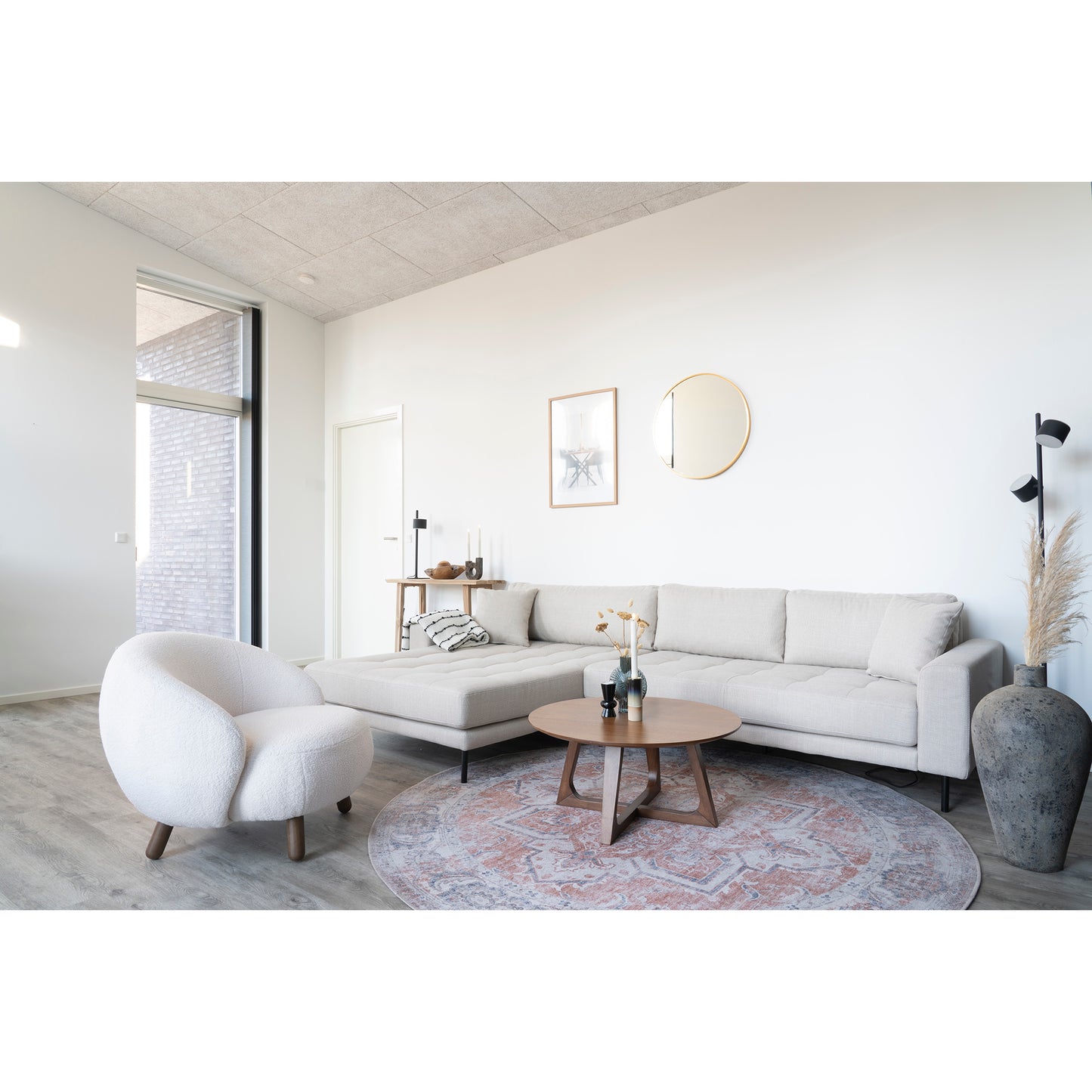 Savona Loungestol - Loungestol, Kunstig Lammeskind, Hvid Med Valnød Farvede Ben Hn1094 ⎮ 5713917018246 ⎮ 1101185