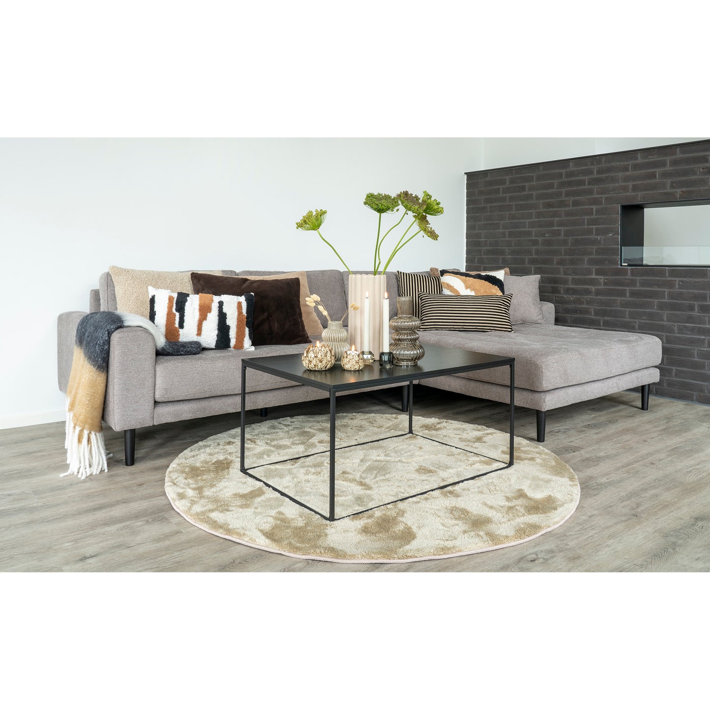 Lido Lounge Sofa - Lounge Sofa, Højrevendt I Stone Med Fire Puder Og Sorte Træben, Hn1030 ⎮ 5713917019496 ⎮ 1301481