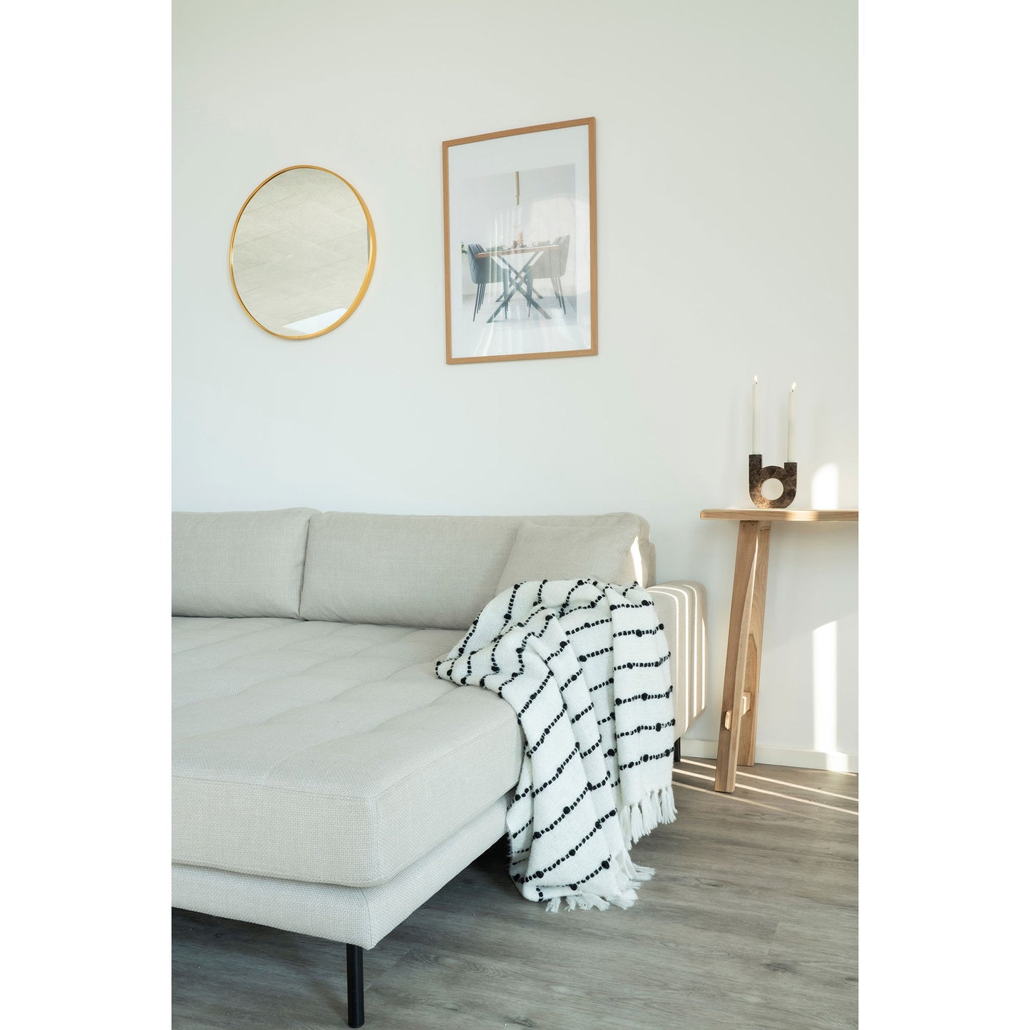Lido Lounge Sofa - Lounge Sofa, Højrevendt I Beige Med Fire Puder Og Sorte Stål Ben, Hn1025 ⎮ 5713917019250 ⎮ 1301490