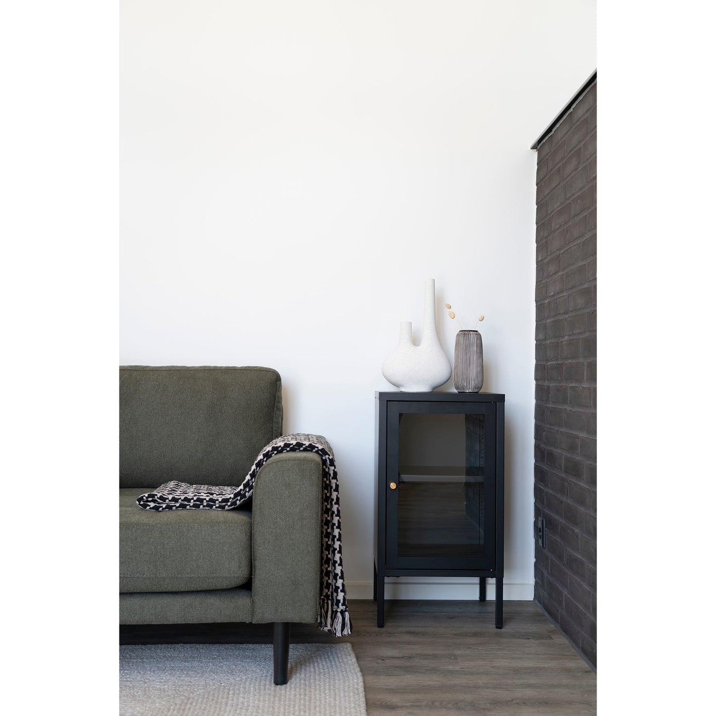 Dalby Skab - Skab, 1 Glaslåge, Stål, Sort 38X35X70 Cm ⎮ 5713917022731 ⎮ 3001046