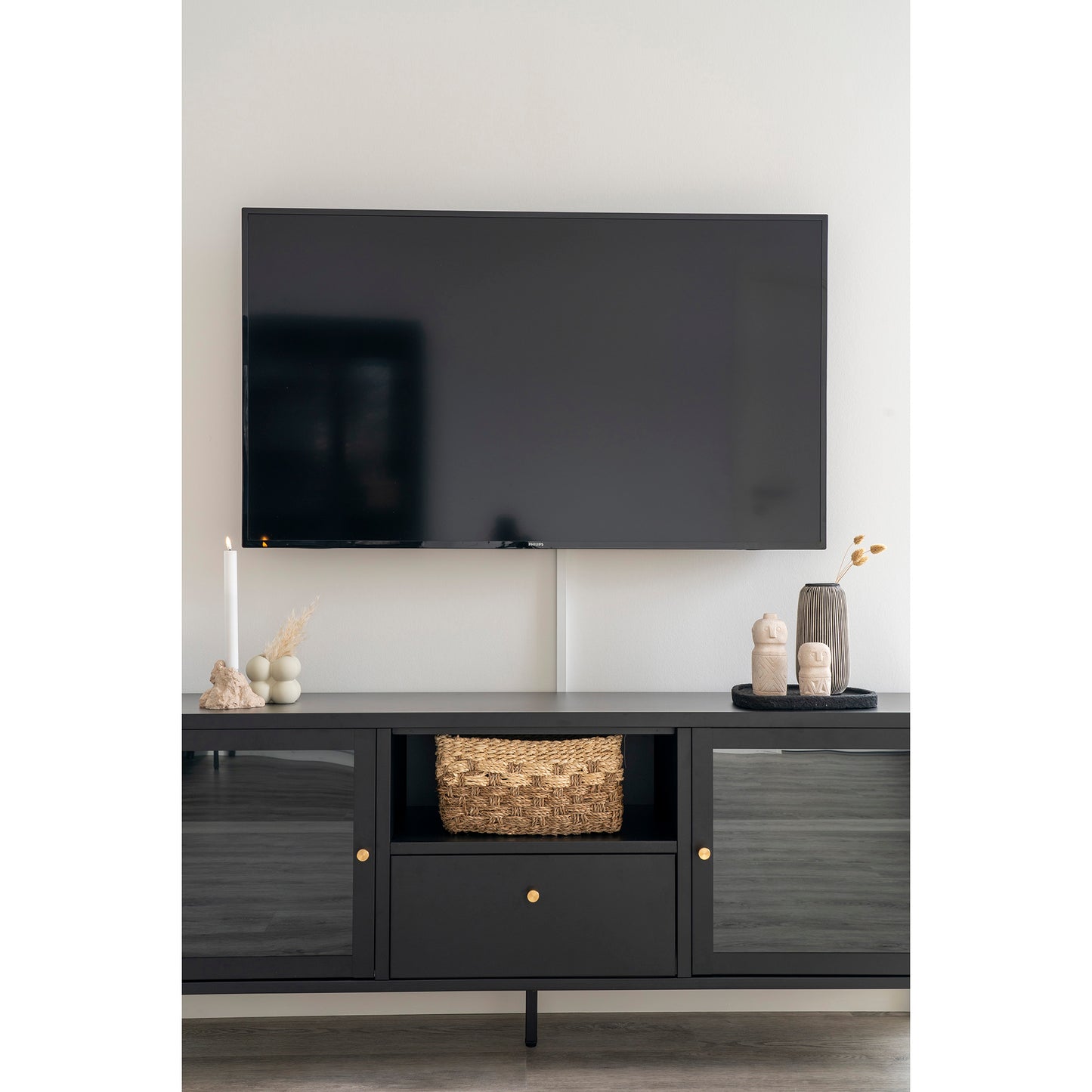Dalby Tv-Bænk - Tv-Bænk, 2 Glaslåger, 1 Skuffe, Stål, Sort 150X35X60 ⎮ 5713917022762 ⎮ 3001215