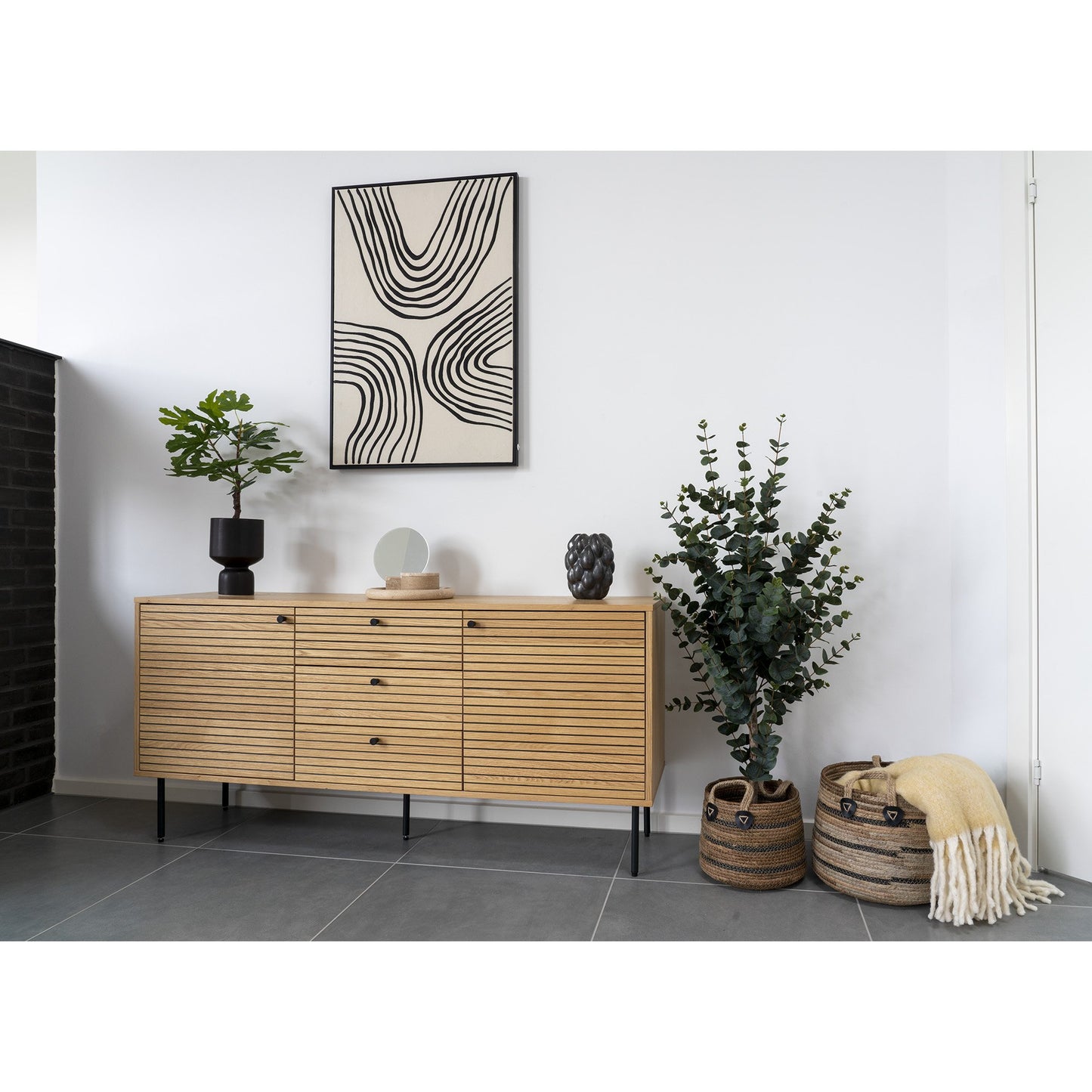 Kyoto Skænk - Skænk, 3 Skuffer, 2 Låger, Egefiner, Natur, Sorte Metalben 150X40X74 Cm ⎮ 5713917027606 ⎮ 3101000