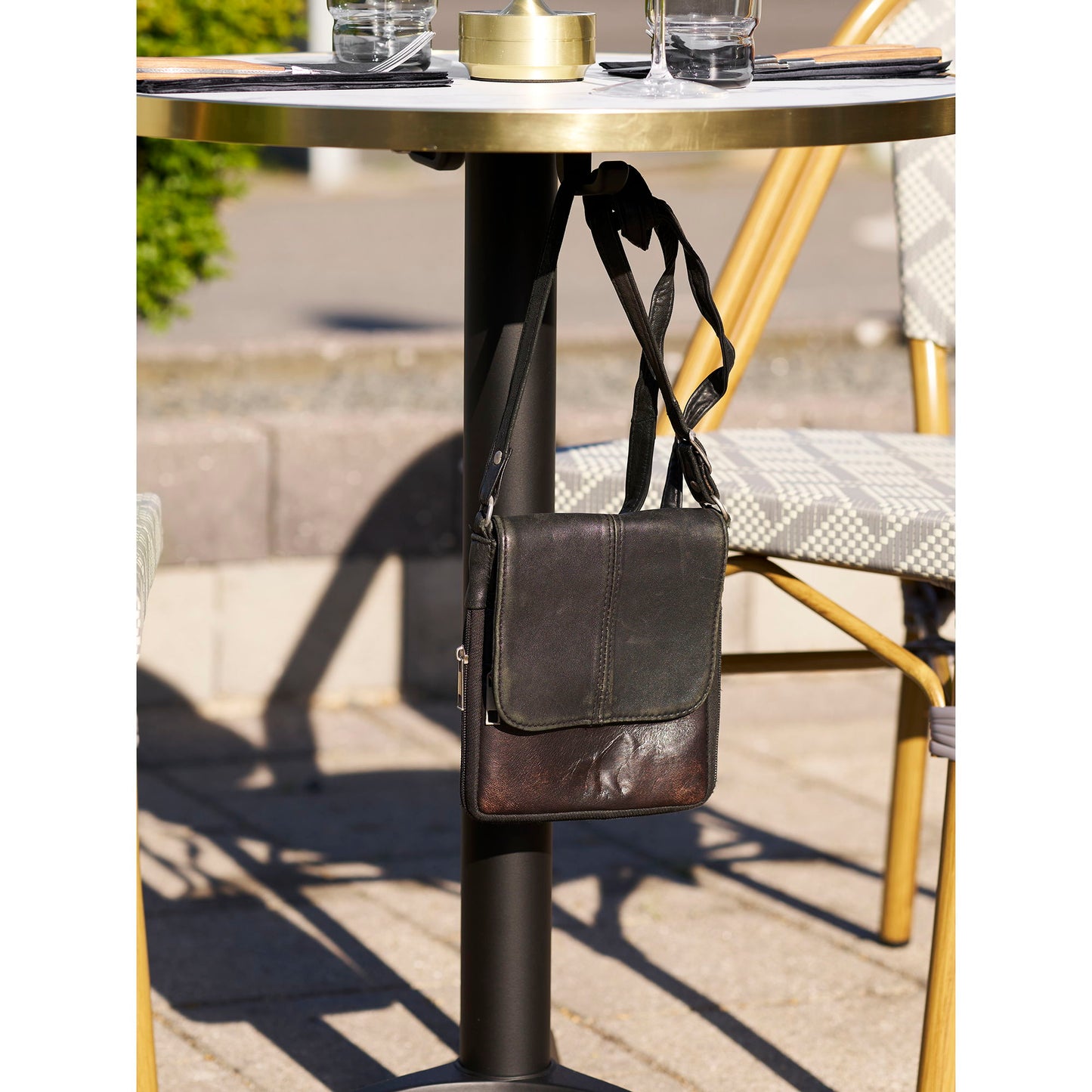 Cafébord - Cafébord, Marmor Look Bordplade, Hvid Med Guldkant, Sorte Ben, Aluminium Ø60X73 Cm ⎮ 5713917038534 ⎮ 7501176