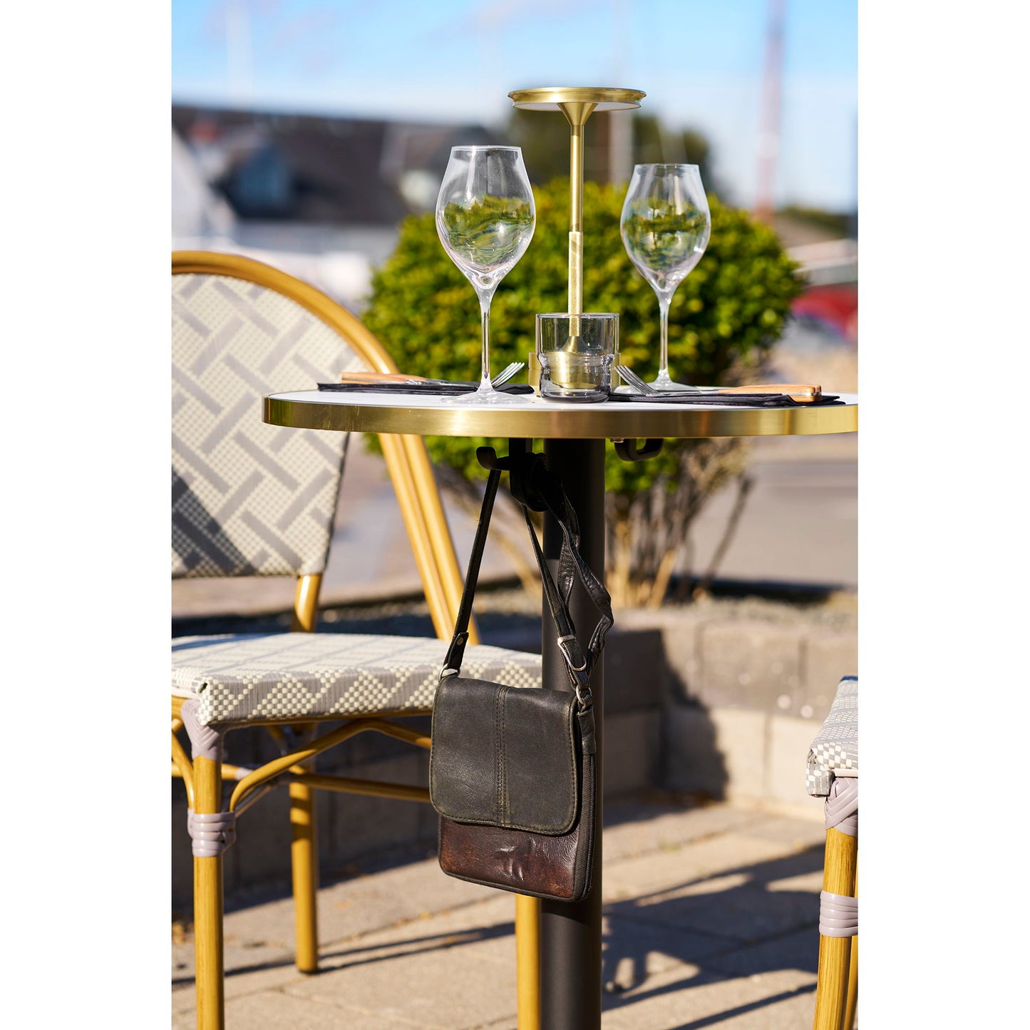 Cafébord - Cafébord, Marmor Look Bordplade, Hvid Med Guldkant, Sorte Ben, Aluminium Ø60X73 Cm ⎮ 5713917038534 ⎮ 7501176
