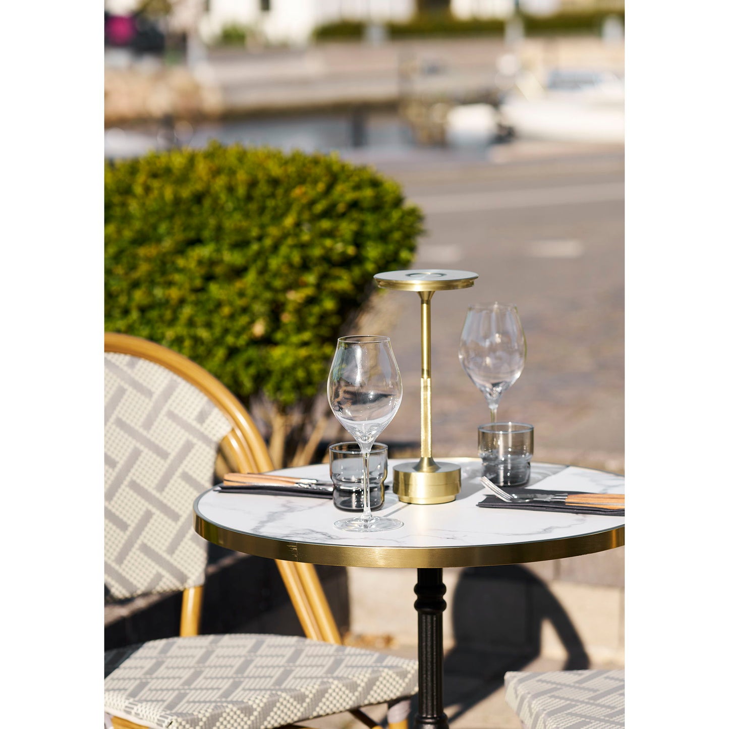 Cafébord - Cafébord, Marmor Look Bordplade, Hvid Med Guldkant, Sorte Ben, Støbejern Ø60X73 Cm ⎮ 5713917039012 ⎮ 7501177