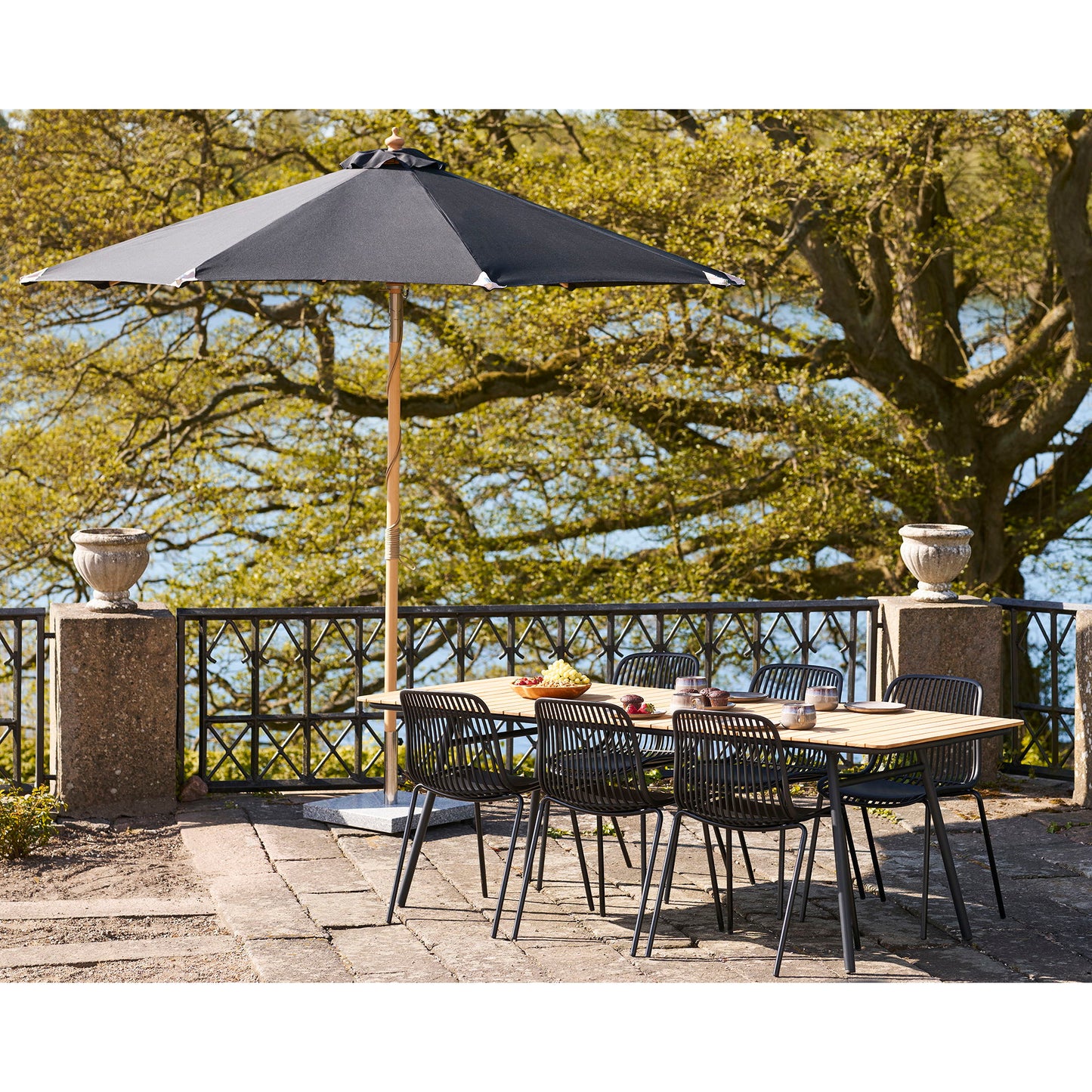Austin Parasol - Parasol Med Tilt, Træstok, Sort, Ø300 Cm ⎮ 5713917029372 ⎮ 7701152