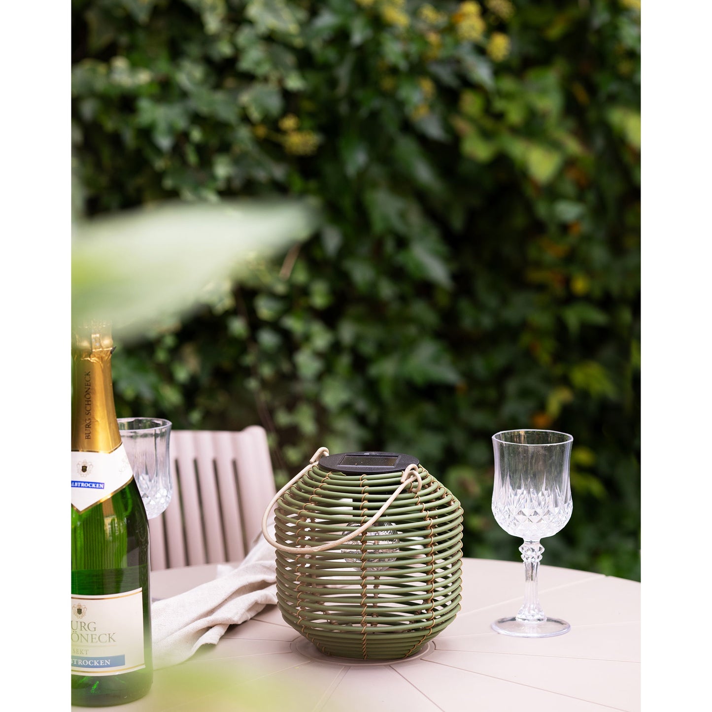 Crewe Lantern - Lanterne, Genopladelig Med Integreret Solcelle, Grøn ⎮ 5713917041732 ⎮ 7960002