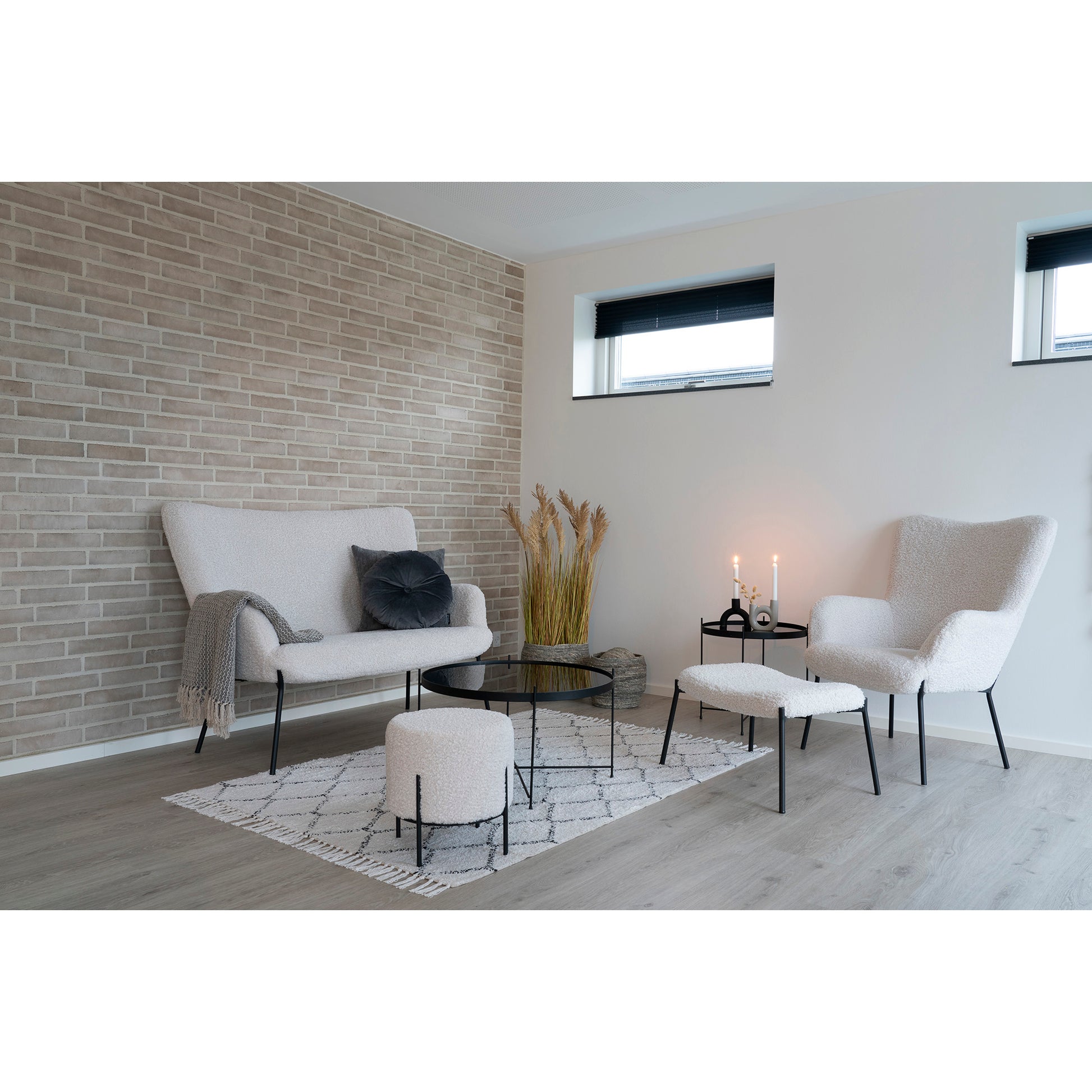 Glasgow Sofa - 2 Personers Sofa I Kunstig Lammeskind, Hvid Med Sorte Ben, Hn1090 ⎮ 5713917007677 ⎮ 1301176 