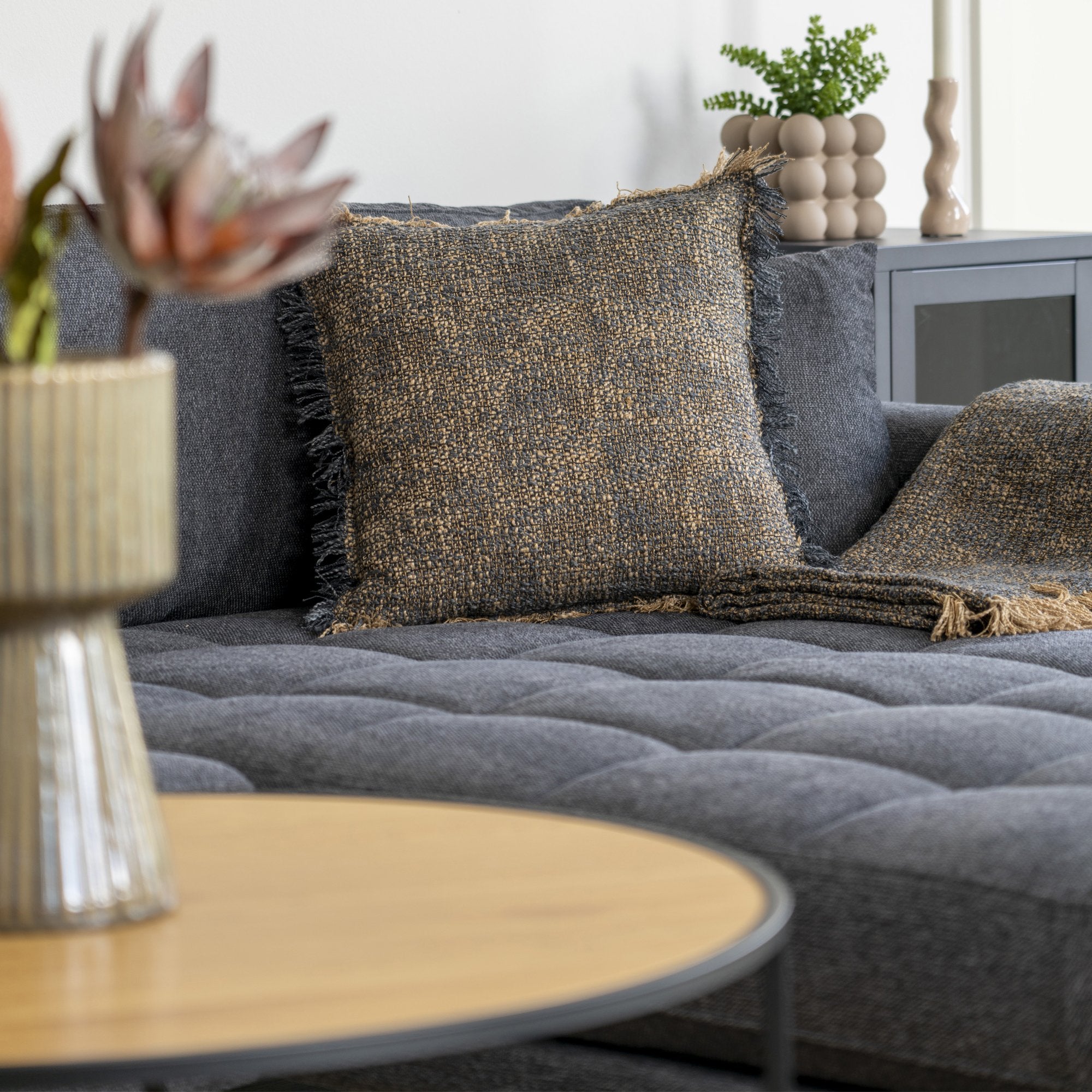 Lido Lounge Sofa - Lounge Sofa, Højrevendt I Mørkeblå Med Fire Puder Og Natur Træben, Hn1035 ⎮ 5713917026081 ⎮ 1301604 