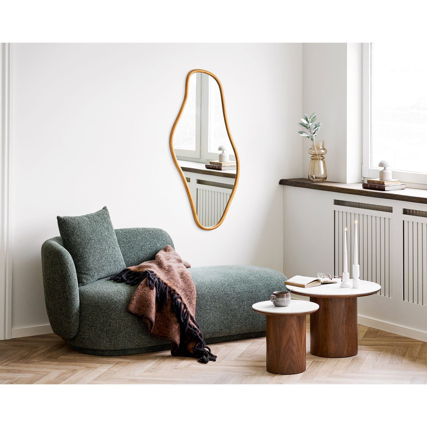 Noli Hjørnebord - Hjørnebord, Keramisk Bordplade/Askefiner, Hvid/Mørkebrun Ø40X38 Cm ⎮ 5713917042043 ⎮ 2151080 