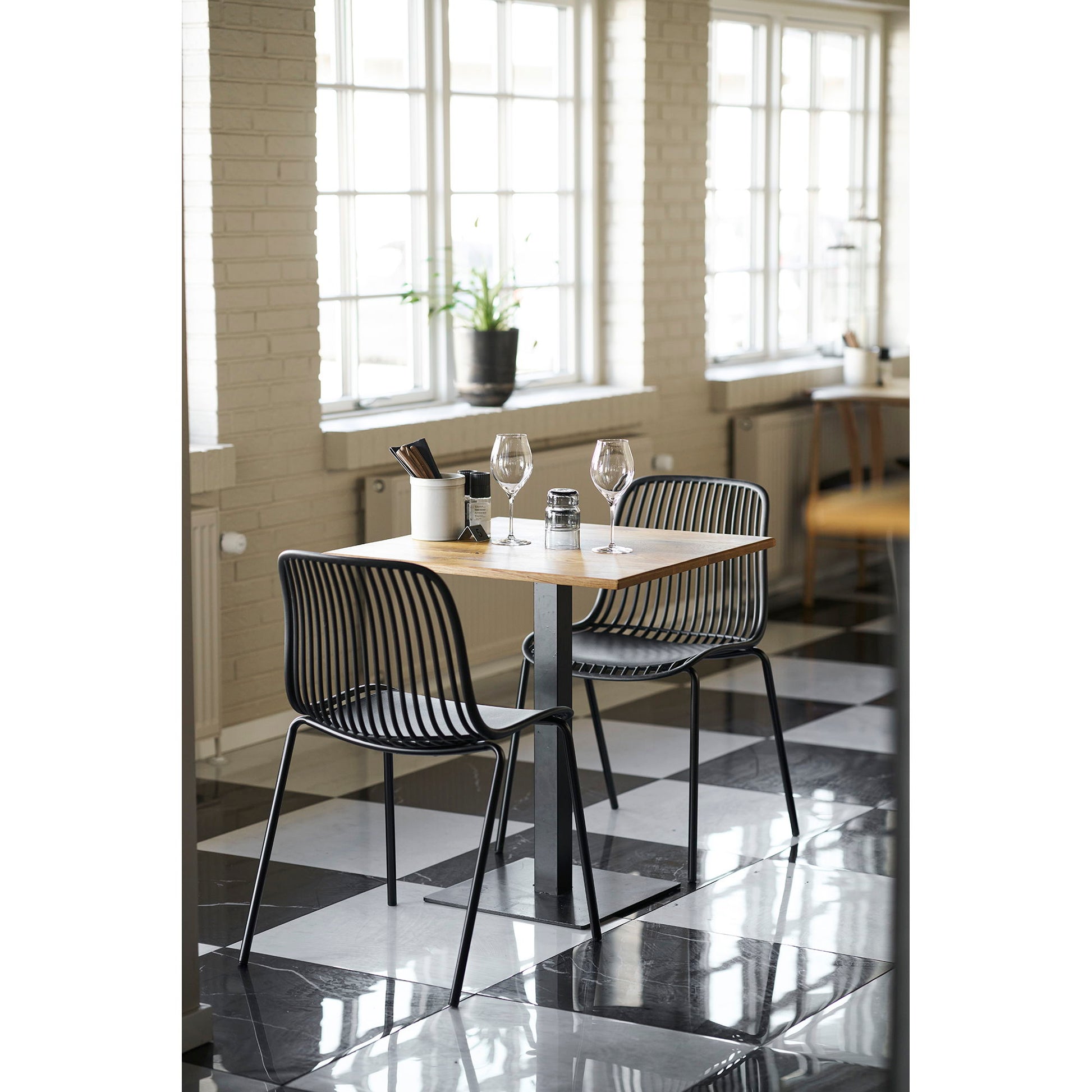 Lignano Cafebord - Cafebord, Egetræ, Sort Metal Base 70X70X75 Cm ⎮ 5713917033775 ⎮ 2250003 