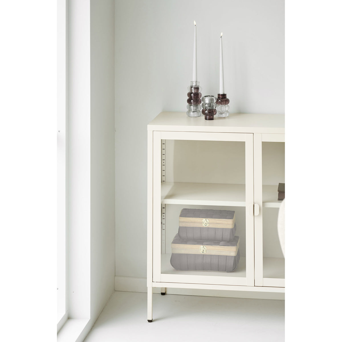 Brisbane Skænk - Skænk, 3 Glaslåger, Stål, Off White 140X40X85 Cm ⎮ 5713917045716 ⎮ 3151010 