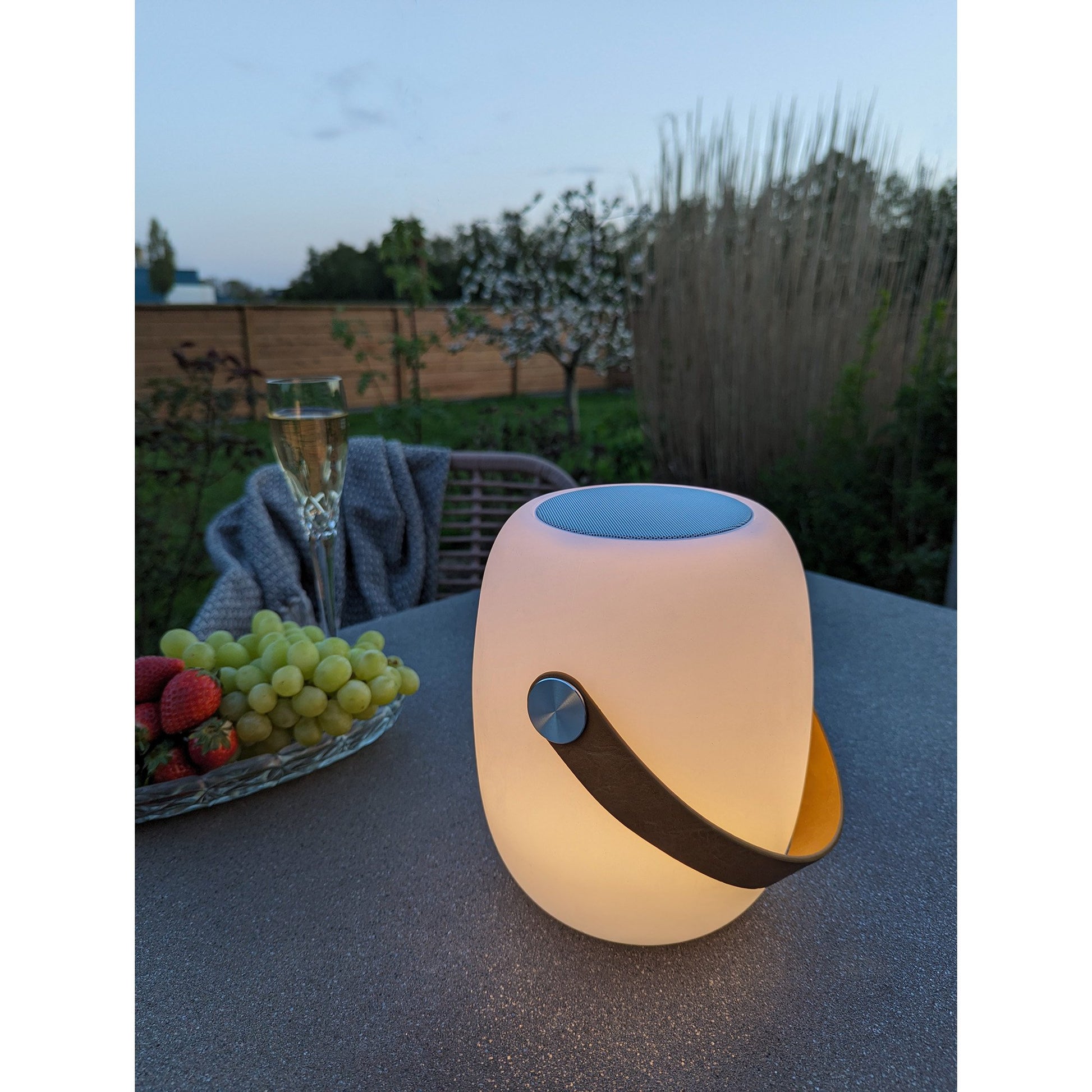 Cardiff Led Lampe - Lampe Med Læder Strop, Bluetooth Højtaler, Genopladelig, Hvid ⎮ 5713917028399 ⎮ 6405180 