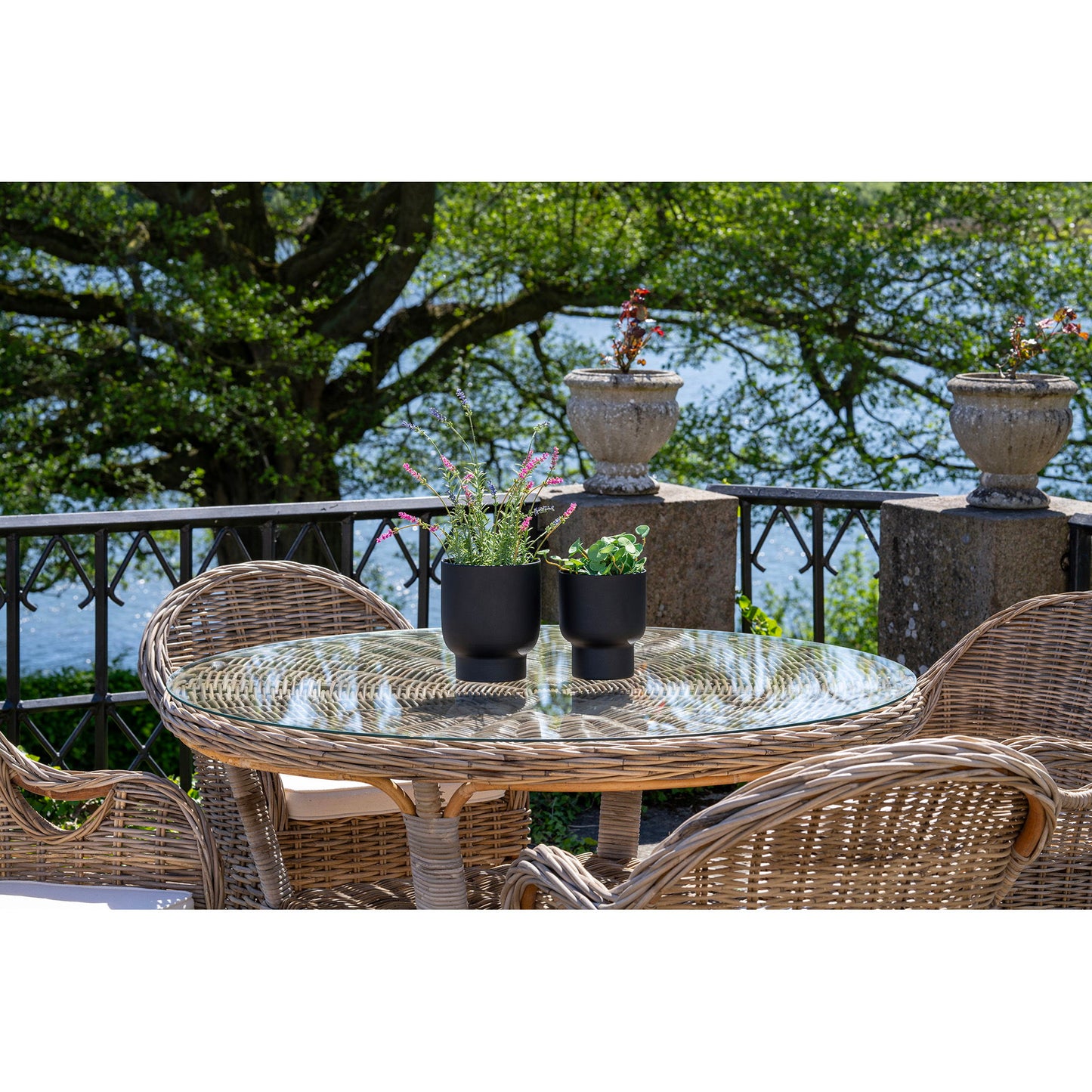 Larisa Spisebord - Spisebord, Kubu Rattan/Glas, Grå Ø120X77 Cm ⎮ 5713917027286 ⎮ 7001118 