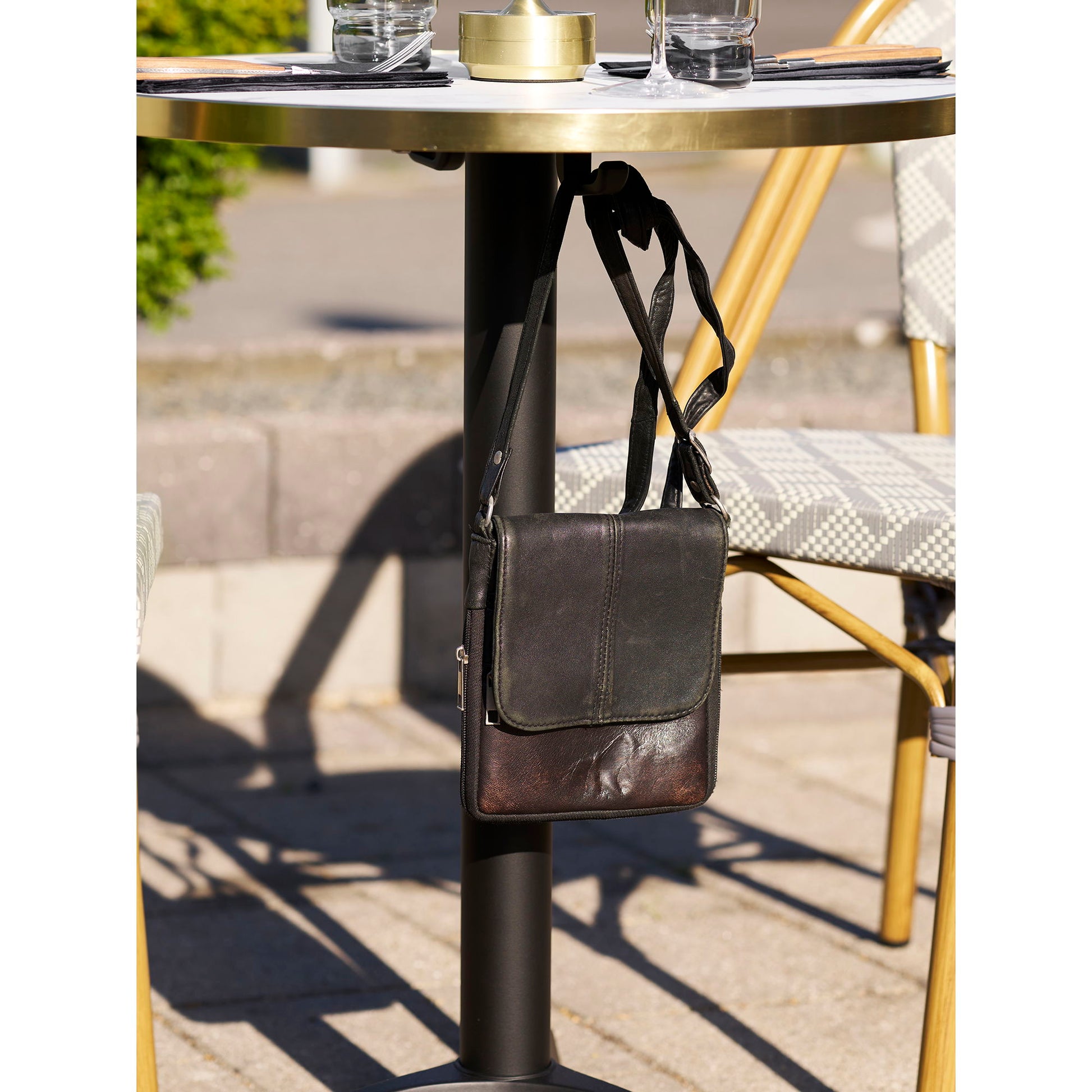 Cafébord - Cafébord, Marmor Look Bordplade, Hvid Med Guldkant, Sorte Ben, Aluminium Ø60X73 Cm ⎮ 5713917038534 ⎮ 7501176 