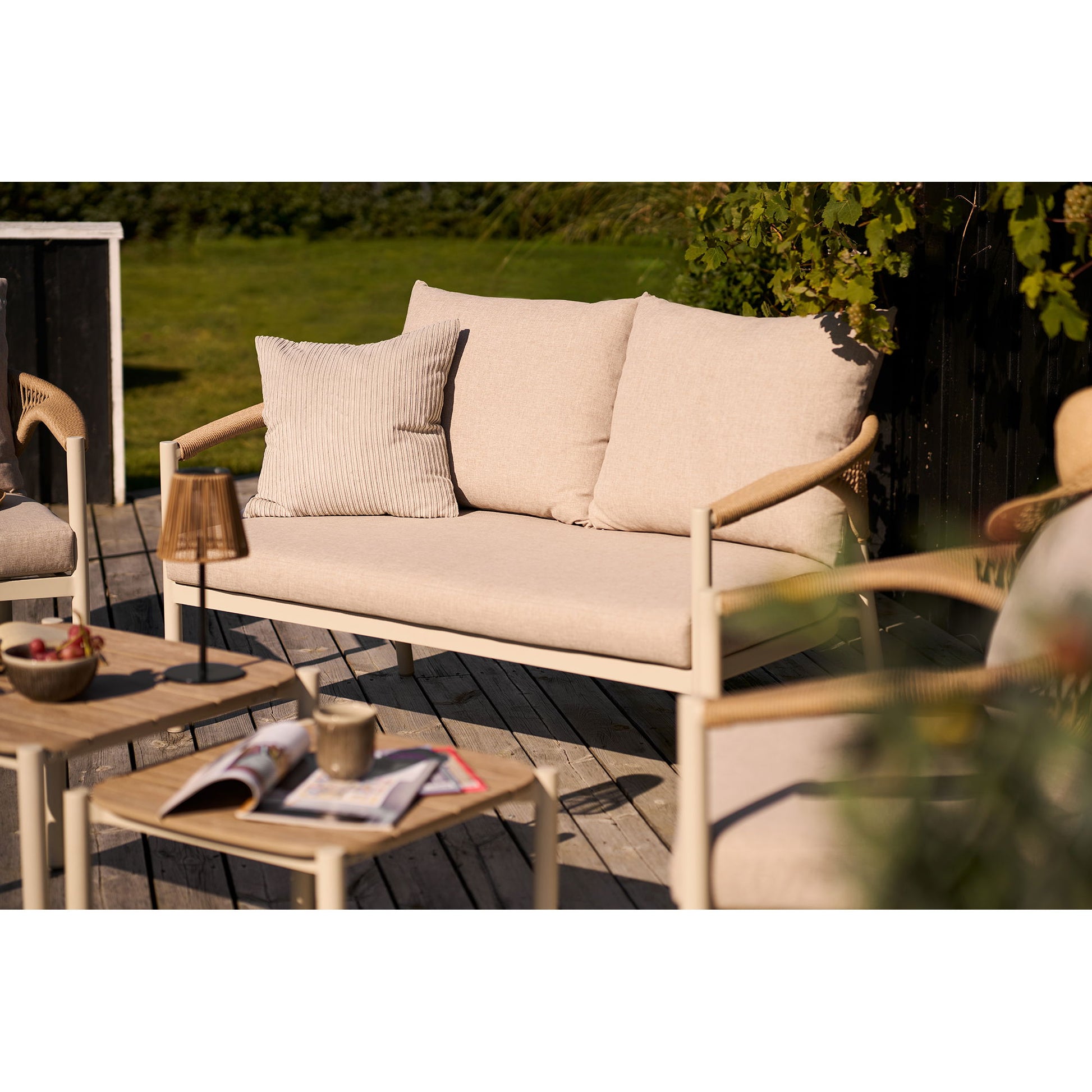 Abela Loungesæt - Loungesæt, Aluminium/Nonwood/Polyester/Pe Rattan, Sand/Natur, Inkl. Hynder ⎮ 5713917040810 ⎮ 7701014 
